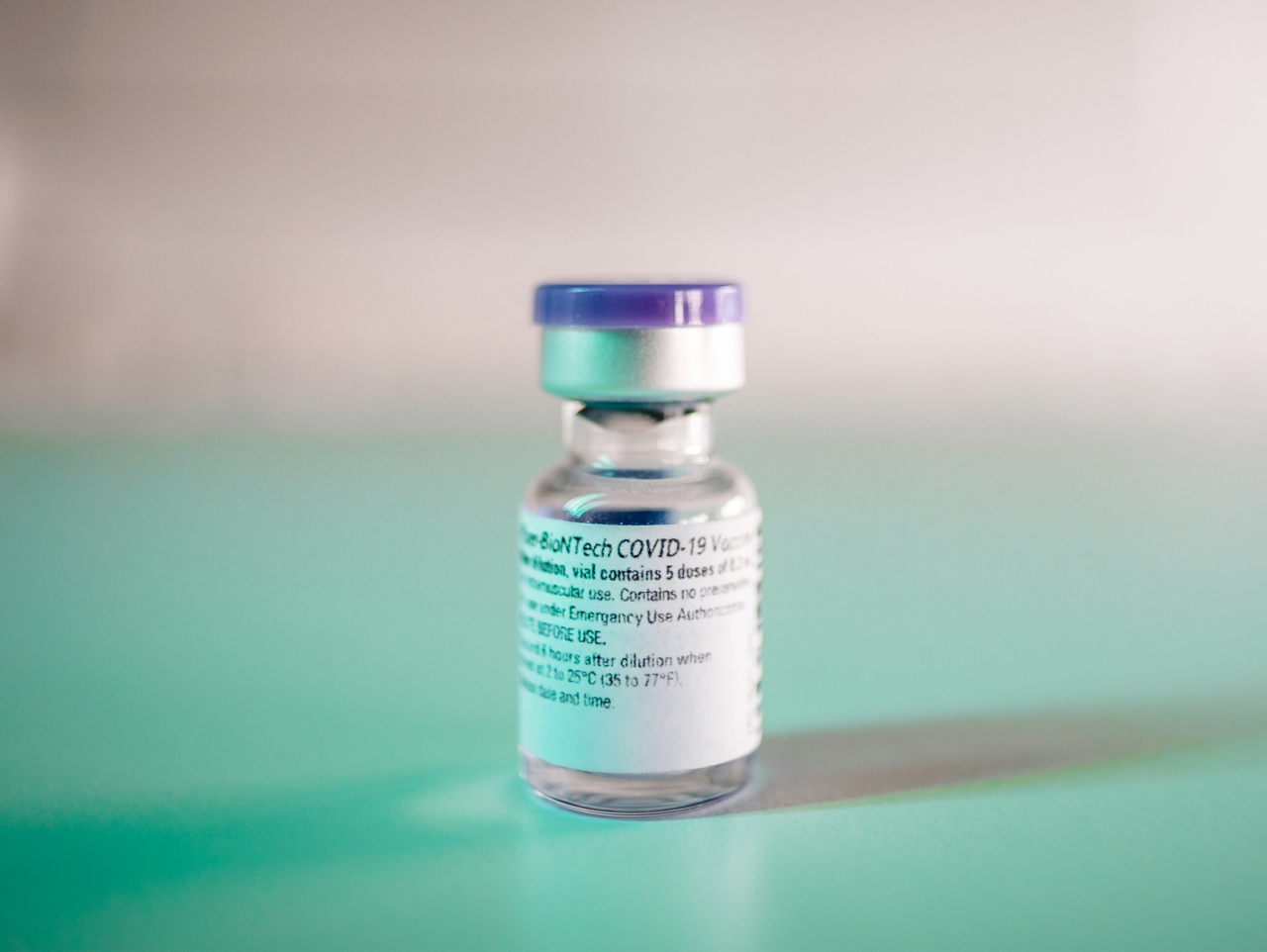 Ampulle mit Covid-19 Impfstoffkandidat