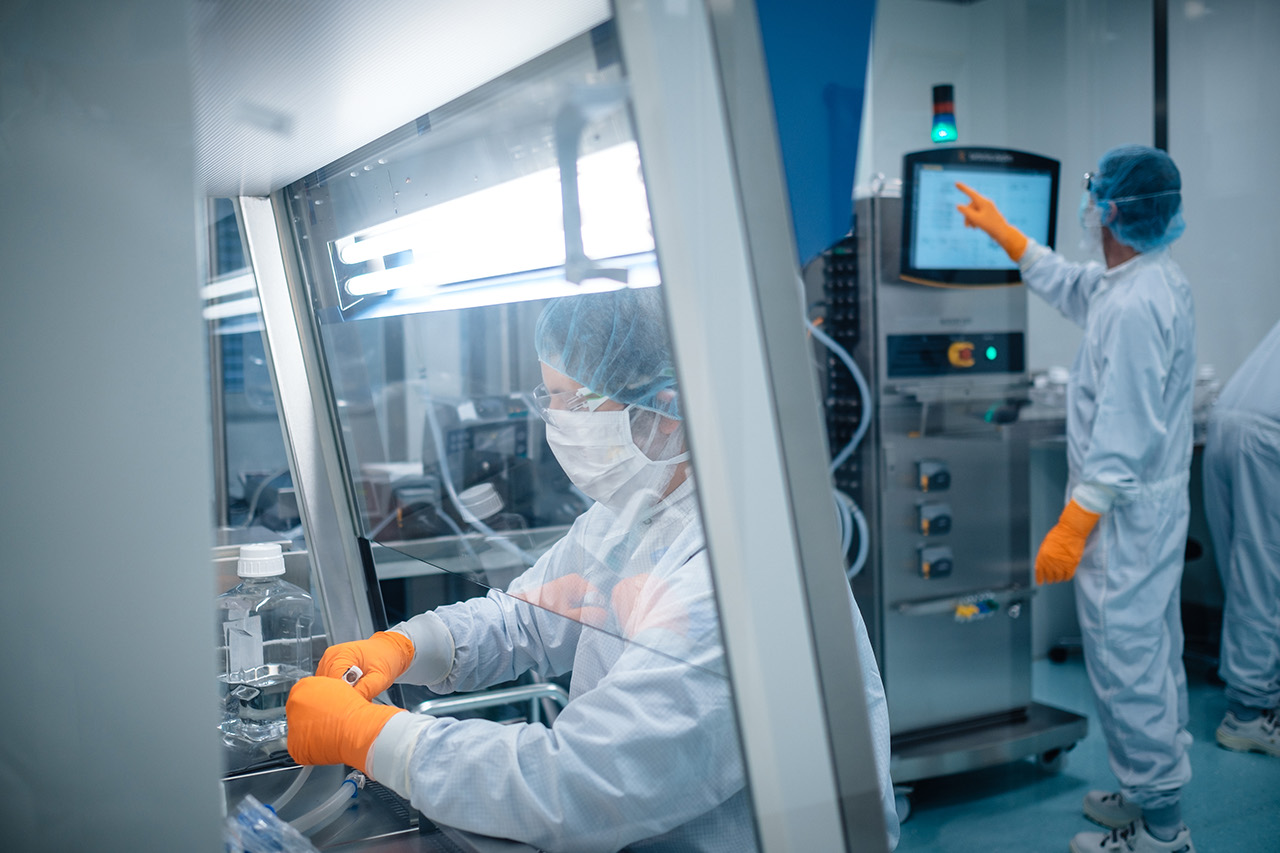 Wissenschaftler bei der Laborarbeit