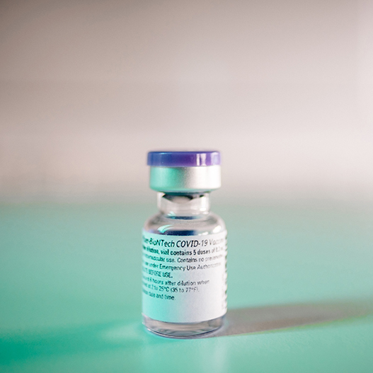 Ampulle mit Covid-19 Impfstoff